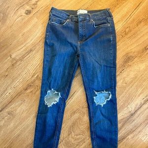 Free People Busted Knee Jeans size 28 Blue